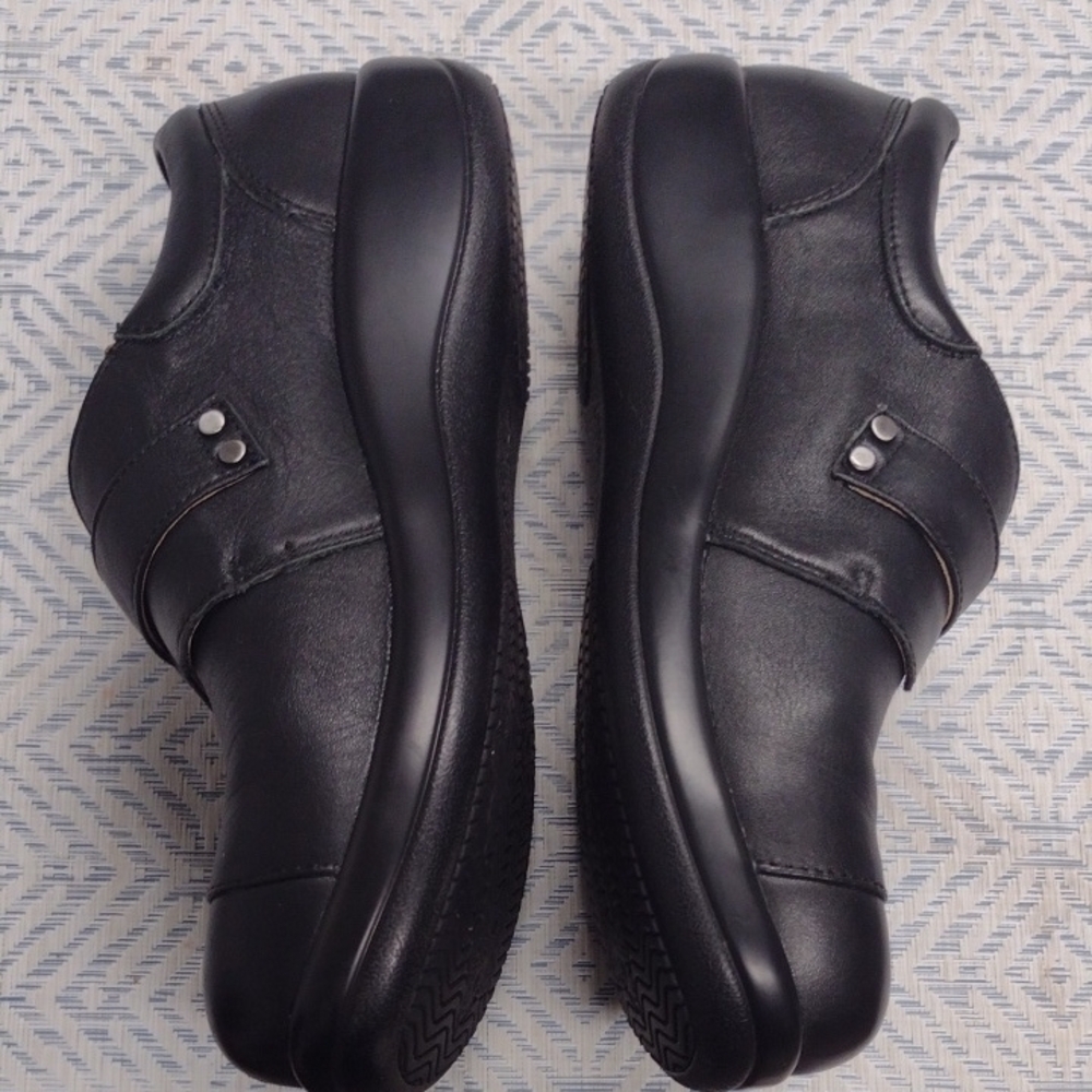 Alegria Black Leather Slip-On Shoes with Silver Buckle Size 39 (8.5) - Picture 4 of 12